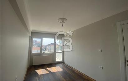 Girne Bulvarı Üzerinde Satılık 2+1 Tadilatlı Asansörlü Daire
