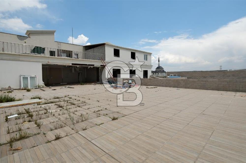Park Caddesinde, yol cepheli 6 katlı prestijli bina