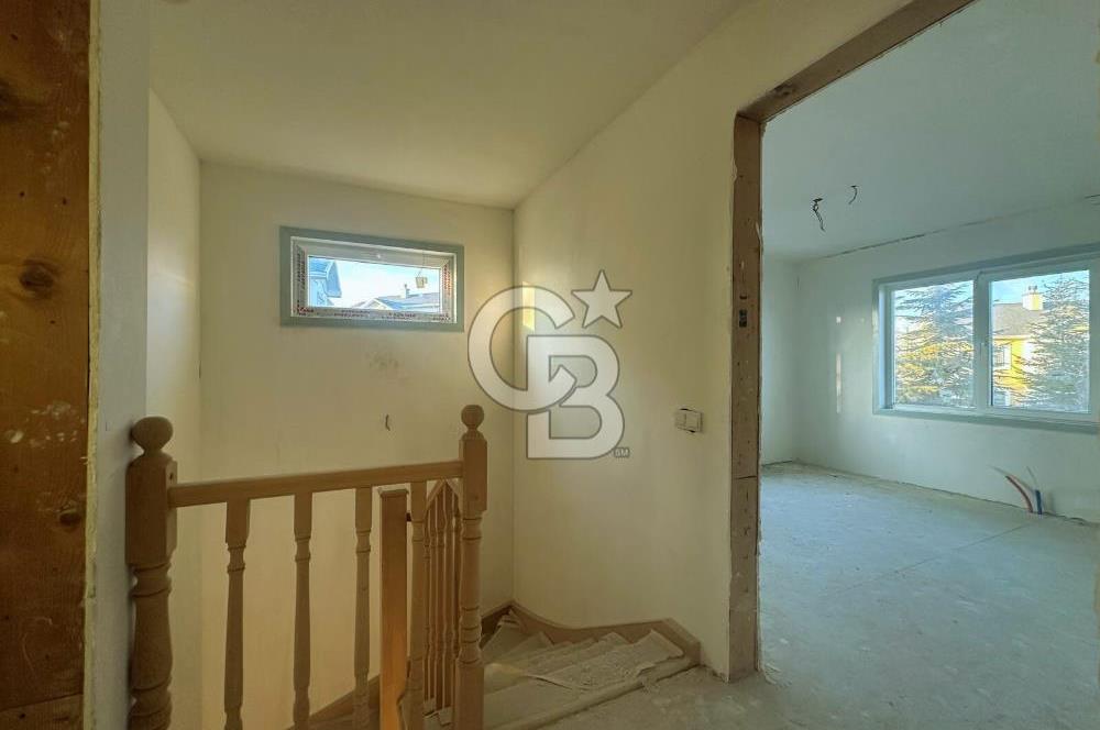 Gölbaşı Turkuaz Sitesinde 340 m² Natamam 5+2 Villa