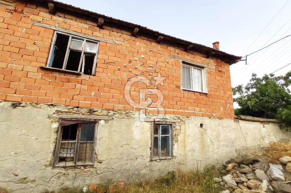 KÖPRÜBAŞI KEMHALLI'DA KÖY İÇİNDE 4560 M2 SATILIK TARLA