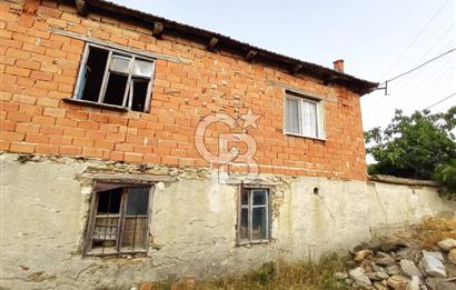 KÖPRÜBAŞI KEMHALLI'DA KÖY İÇİNDE 4560 M2 SATILIK TARLA