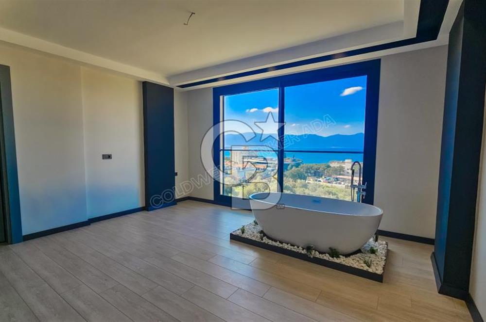 Kuşadası Merkezde Deniz Manzaralı Akıllı Ev Sistemli Lüks Villa