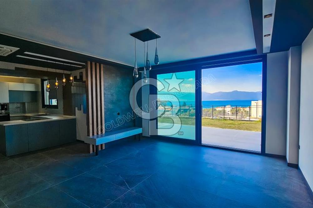 Kuşadası Merkezde Deniz Manzaralı Akıllı Ev Sistemli Lüks Villa