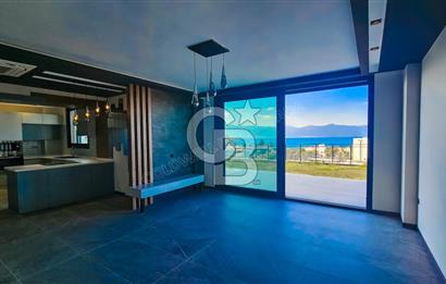 Kuşadası Merkezde Deniz Manzaralı Akıllı Ev Sistemli Lüks Villa