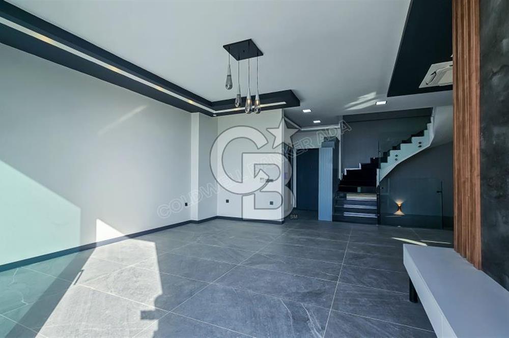 Kuşadası Merkezde Deniz Manzaralı Akıllı Ev Sistemli Lüks Villa