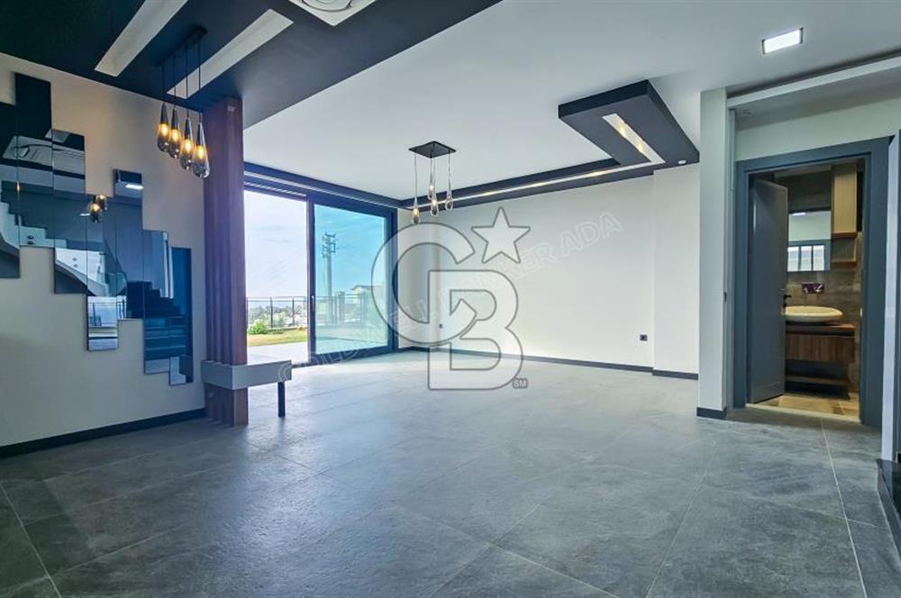 Kuşadası Merkezde Deniz Manzaralı Akıllı Ev Sistemli Lüks Villa