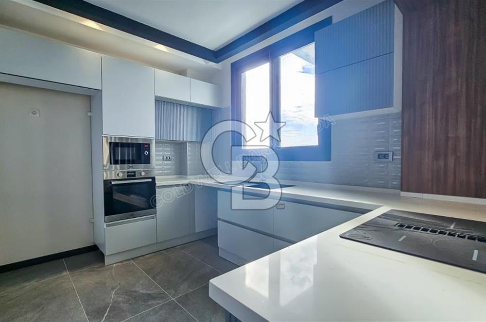 Kuşadası Merkezde Deniz Manzaralı Akıllı Ev Sistemli Lüks Villa