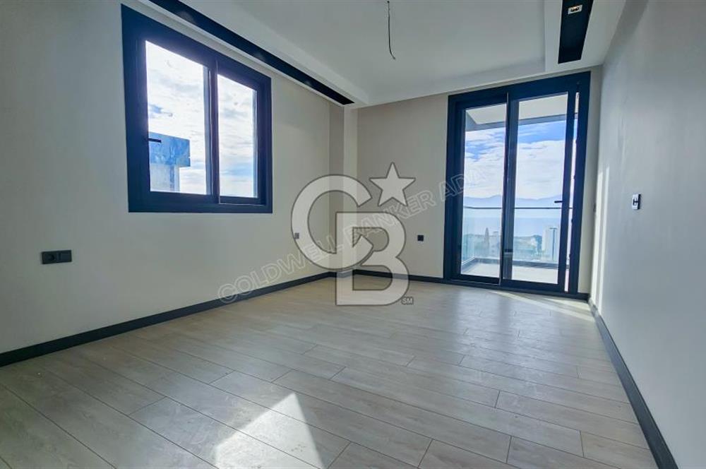 Kuşadası Merkezde Deniz Manzaralı Akıllı Ev Sistemli Lüks Villa