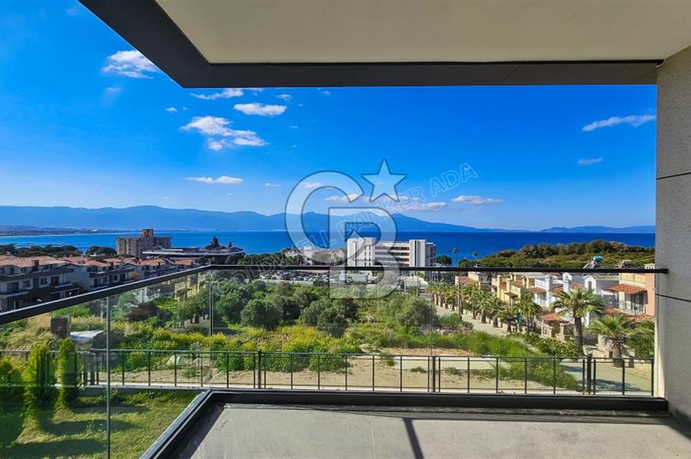 Kuşadası Merkezde Deniz Manzaralı Akıllı Ev Sistemli Lüks Villa