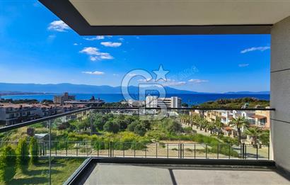 Kuşadası Merkezde Deniz Manzaralı Akıllı Ev Sistemli Lüks Villa