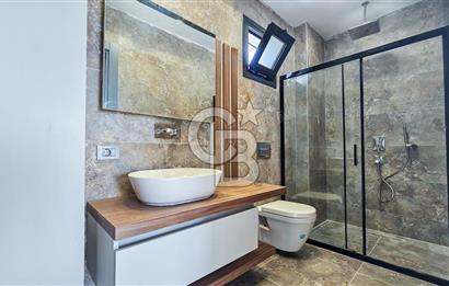Kuşadası Merkezde Deniz Manzaralı Akıllı Ev Sistemli Lüks Villa
