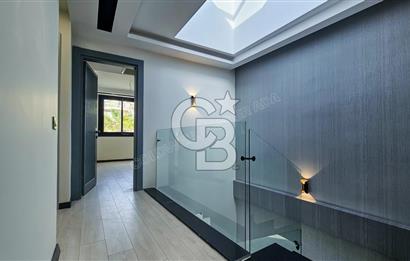 Kuşadası Merkezde Deniz Manzaralı Akıllı Ev Sistemli Lüks Villa