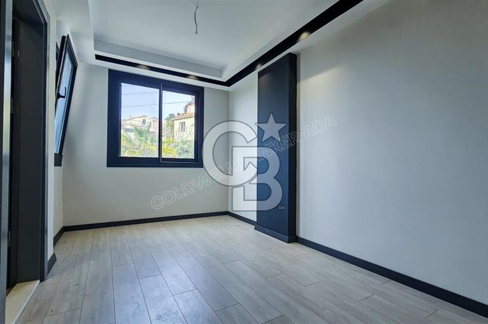 Kuşadası Merkezde Deniz Manzaralı Akıllı Ev Sistemli Lüks Villa