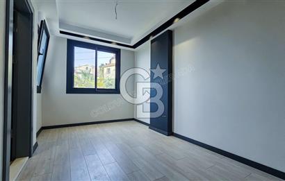 Kuşadası Merkezde Deniz Manzaralı Akıllı Ev Sistemli Lüks Villa