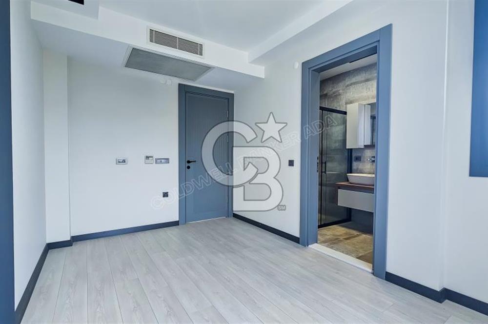 Kuşadası Merkezde Deniz Manzaralı Akıllı Ev Sistemli Lüks Villa