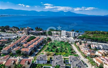 Kuşadası Merkezde Deniz Manzaralı Akıllı Ev Sistemli Lüks Villa
