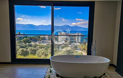 Kuşadası Merkezde Deniz Manzaralı Akıllı Ev Sistemli Lüks Villa