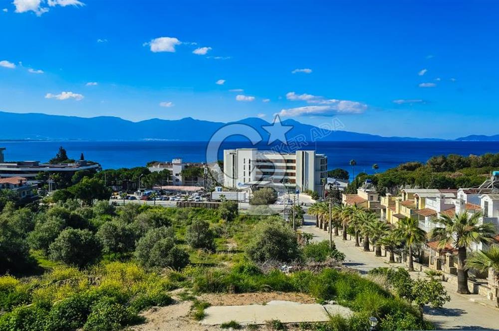 Kuşadası Merkezde Deniz Manzaralı Akıllı Ev Sistemli Lüks Villa