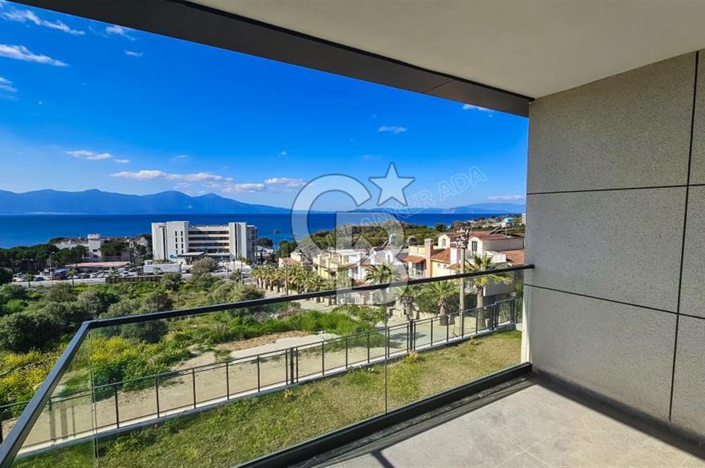 Kuşadası Merkezde Deniz Manzaralı Akıllı Ev Sistemli Lüks Villa