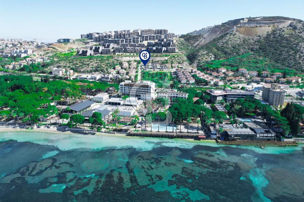 Kuşadası Merkezde Deniz Manzaralı Akıllı Ev Sistemli Lüks Villa