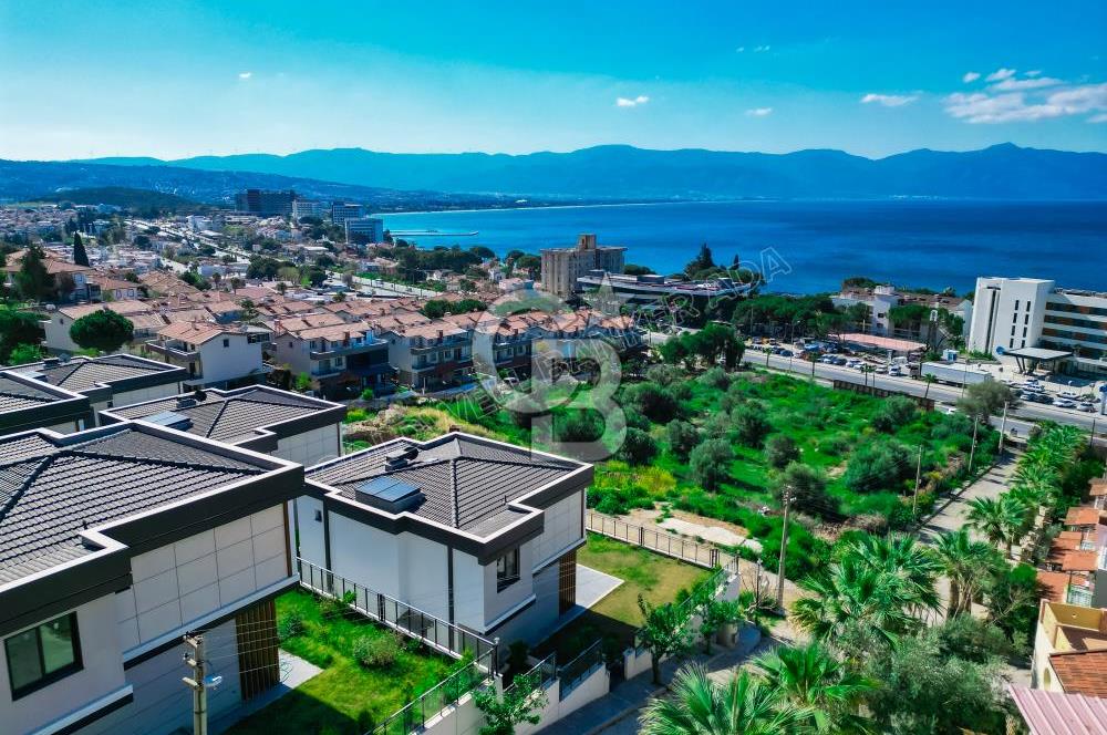 Kuşadası Merkezde Deniz Manzaralı Akıllı Ev Sistemli Lüks Villa