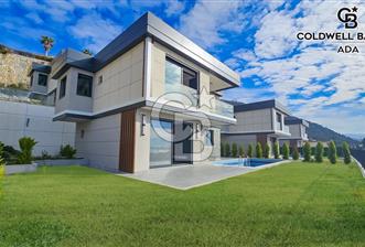 Kuşadası Merkezde Deniz Manzaralı Akıllı Ev Sistemli Lüks Villa