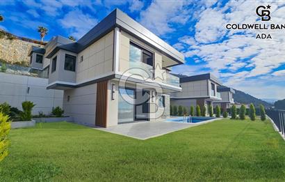 Kuşadası Merkezde Deniz Manzaralı Akıllı Ev Sistemli Lüks Villa