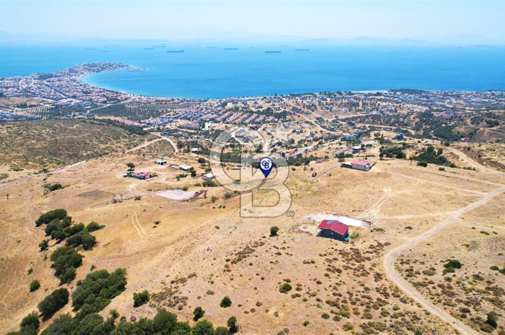 ÇANDARLI'DA MUHTEŞEM DENİZ VE DOĞA MANZARALI SATILIK 1/2 ARSA