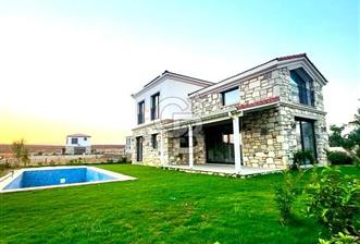 Akarca' da Köşe Konum Müstakil Havuzlu Villa
