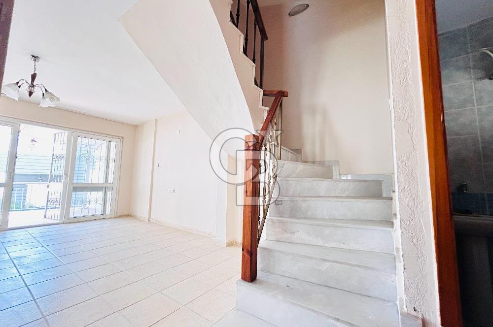 KUŞADASI BAYRAKLIDEDE' de FULL DENİZ MANZARALI 4+1 VİLLA