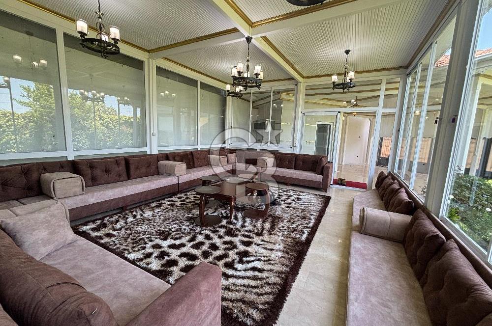Göl Manzaralı Lüks Villa - Eşyalı, Havuzlu, Asansörlü!
