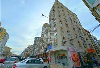 KONAK EŞREFPAŞA CADDESİNDE 2+1 DENİZ MANZARALI SATILIK DAİRE
