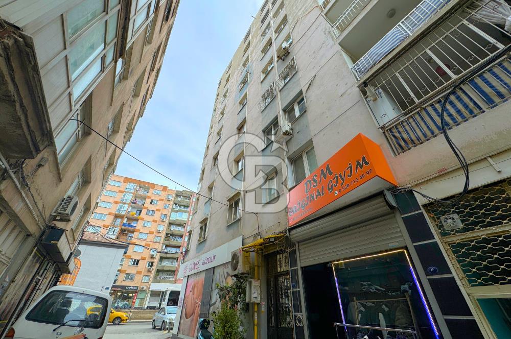 KONAK EŞREFPAŞA CADDESİNDE 2+1 DENİZ MANZARALI SATILIK DAİRE
