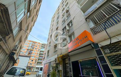 KONAK EŞREFPAŞA CADDESİNDE 2+1 DENİZ MANZARALI SATILIK DAİRE