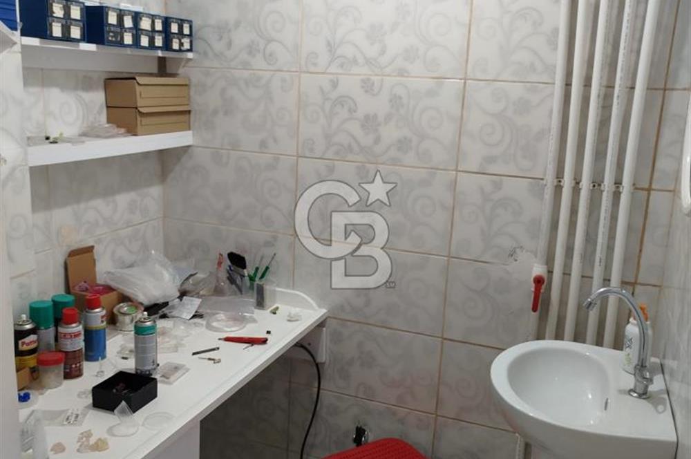Aşağıeğlence' de cadde üzeri işyeri