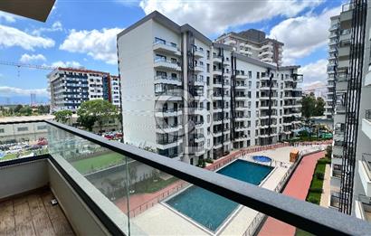 Parkyaşam Bornova Sitesi'nde 3+1 Havuz Cepheli Satılık Daire
