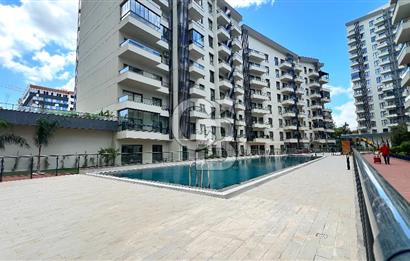 Parkyaşam Bornova Sitesi'nde 3+1 Havuz Cepheli Satılık Daire
