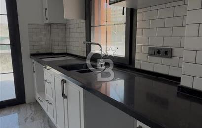 Akarca’nın En Seçkin Lokasyonunda, Özel Havuzlu Site İçinde Lüks 4+1 Tripleks Villa
