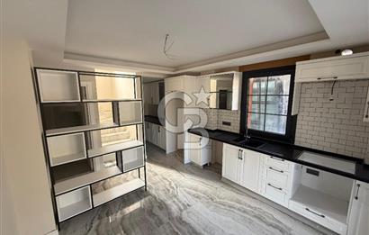 Akarca’nın En Seçkin Lokasyonunda, Özel Havuzlu Site İçinde Lüks 4+1 Tripleks Villa