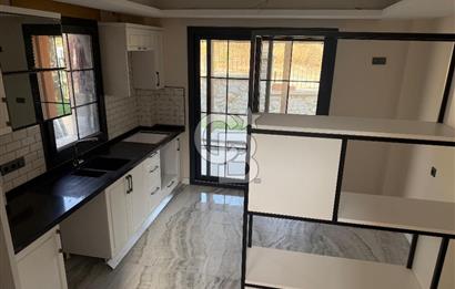 Akarca’nın En Seçkin Lokasyonunda, Özel Havuzlu Site İçinde Lüks 4+1 Tripleks Villa