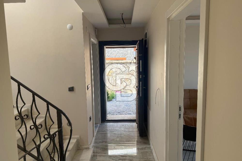 Akarca’nın En Seçkin Lokasyonunda, Özel Havuzlu Site İçinde Lüks 4+1 Tripleks Villa