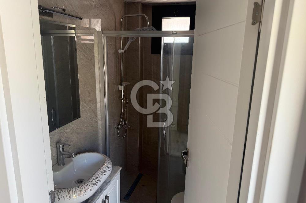 Akarca’nın En Seçkin Lokasyonunda, Özel Havuzlu Site İçinde Lüks 4+1 Tripleks Villa