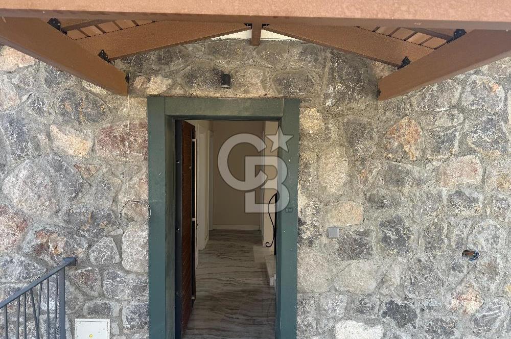 Akarca’nın En Seçkin Lokasyonunda, Özel Havuzlu Site İçinde Lüks 4+1 Tripleks Villa