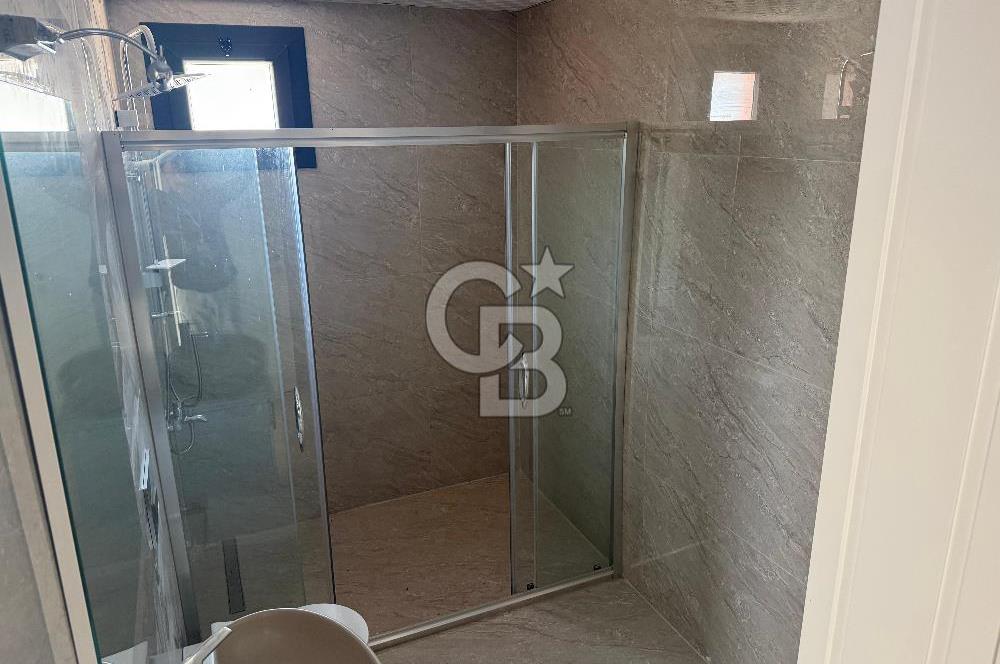 Akarca’nın En Seçkin Lokasyonunda, Özel Havuzlu Site İçinde Lüks 4+1 Tripleks Villa