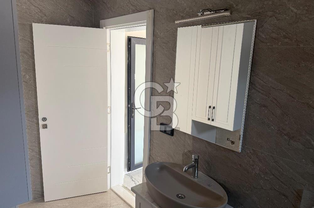 Akarca’nın En Seçkin Lokasyonunda, Özel Havuzlu Site İçinde Lüks 4+1 Tripleks Villa