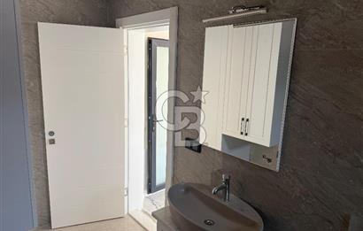 Akarca’nın En Seçkin Lokasyonunda, Özel Havuzlu Site İçinde Lüks 4+1 Tripleks Villa