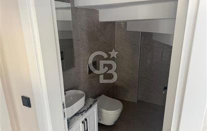 Akarca’nın En Seçkin Lokasyonunda, Özel Havuzlu Site İçinde Lüks 4+1 Tripleks Villa