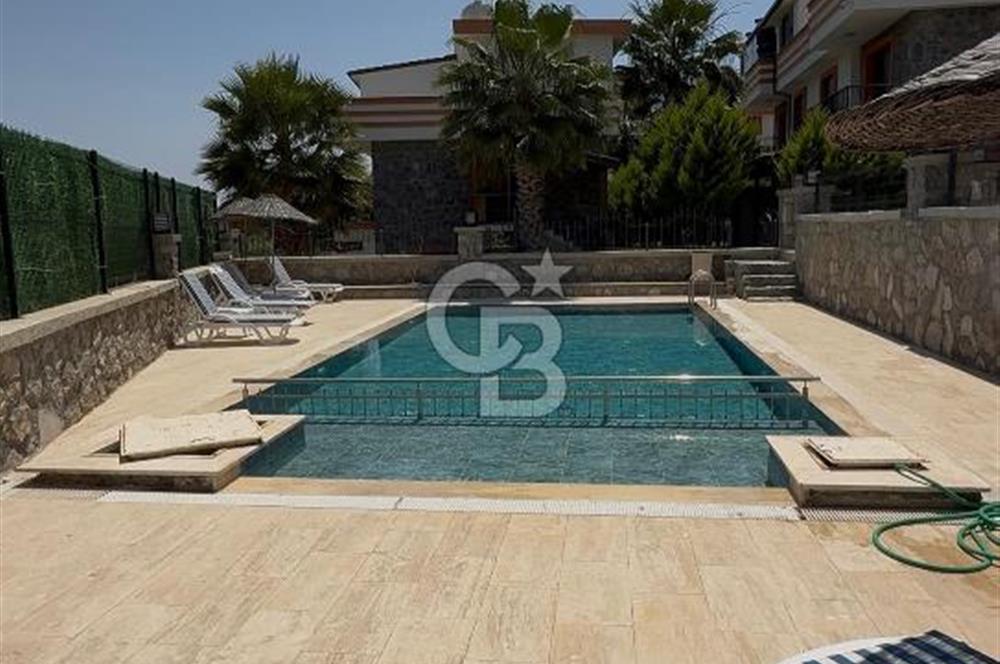 Akarca’nın En Seçkin Lokasyonunda, Özel Havuzlu Site İçinde Lüks 4+1 Tripleks Villa
