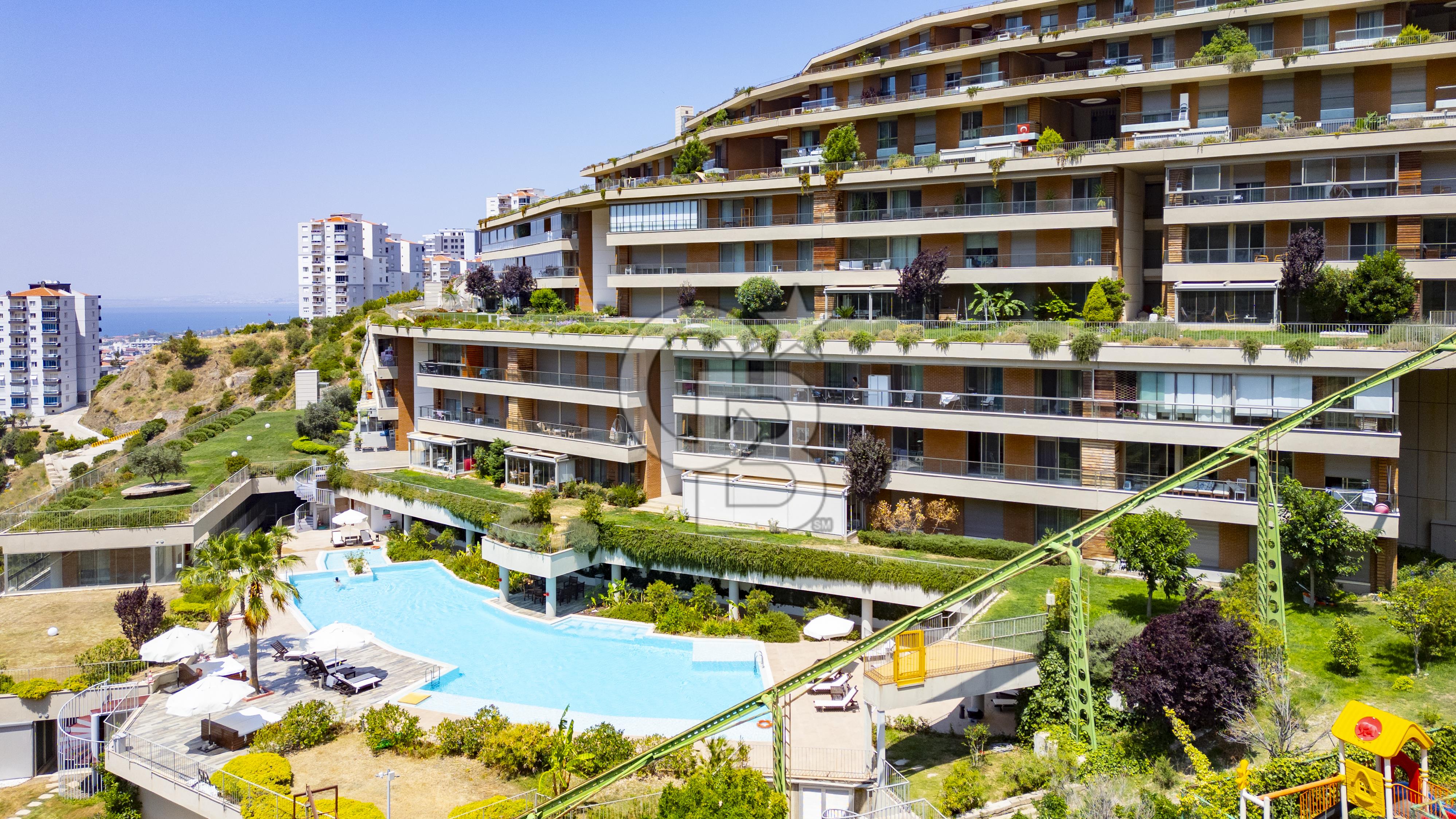 Narlıdere Asma Bahçeler'de 1+1 Deniz&Doğa Manzaralı Satılık Daire