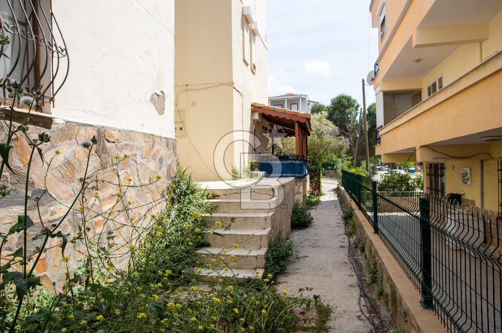 Yenifoça Merkezi Konumda Kiralık Tadilatlı 2+1 Daire